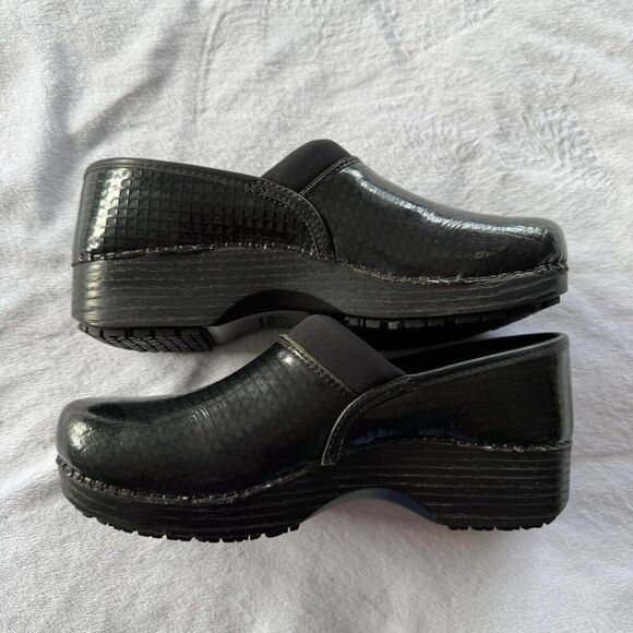 Abeo Black Patent Leather Stapled Clog Grid Pattern Ellie 8.5M Rubber Sole - Picture 3 of 10